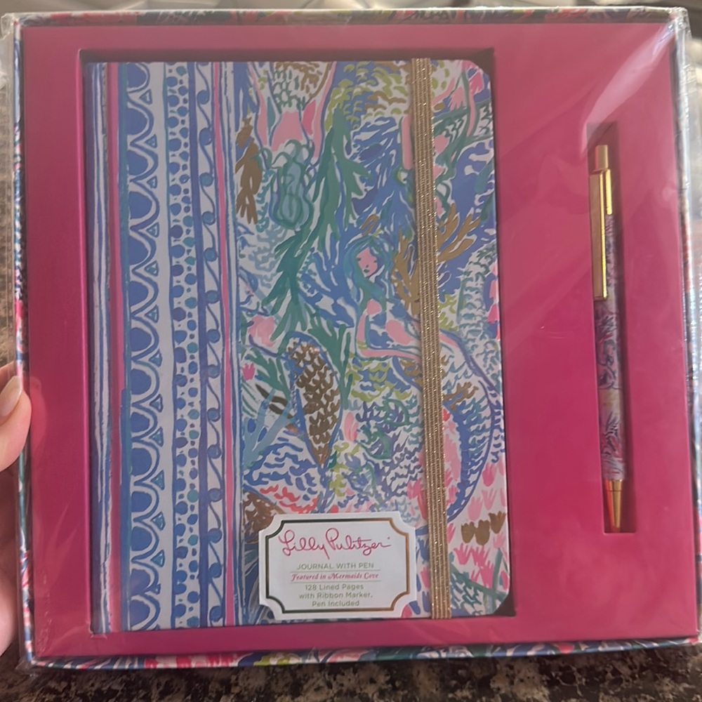 Lilly Pulitzer Journal and pen set (NWT)